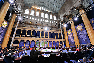 Working session of the world finance summit in the Great Hall of the National Building Museum at the G20 summit in Washington DC (15.11.2008)