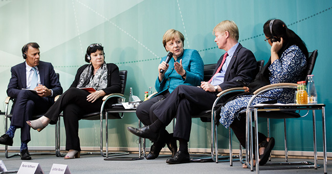 Bundeskanzlerin Angela Merkel bei der G20-Dialogveranstaltung "Labor 20".
