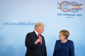 Bundeskanzlerin Angela Merkel begrüßt US-Präsident Donald Trump zu einem bilateralen Gespräch im Vorfeld des G20-Gipfels.
