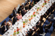 Die Teilnehmer des G20-Gipfels kommen in der Elbphilharmonie zu einem Abendessen zusammen.