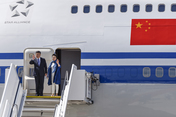 Chinese President Xi Jinping and his wife Peng Liyuan arrive at the Hamburg Airport.