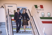 The President of Mexico, Enrique Peña Nieto, and his wife Angélica Rivera de Peña arrive at Hamburg Airport. 