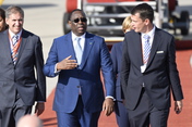 The President of the Republic of Senegal and Chairperson of NEPAD, Macky Sall, is welcomed at Hamburg Airport. 