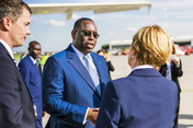 The President of the Republic of Senegal and Chairperson of NEPAD, Macky Sall, is welcomed at Hamburg Airport. 