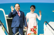 Nguyễn Xuân Phúc, Prime Minister of Viet Nam and head of APEC, and his wife Tran Nguyet Thu, arrive at the Hamburg Airport. 