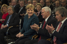 Bundeskanzlerin Angela Merkel und US-Vizepräsident Mike Pence