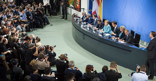 Pressekonferenz mit Italiens Ministerpräsident Gentiloni (v.l.), Spaniens Regierungspräsident Rajoy, Frankreichs Präsident Macron, Bundeskanzlerin Merkel, dem Ministerpräsidenten der Niederlande, Rutte, und Norwegens Ministerpräsidentin Solberg. 
