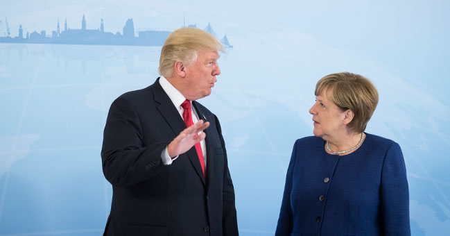 Bundeskanzlerin Angela Merkel im Gespräch mit Donald Trump, Präsident der Vereinigten Staaten von Amerika.