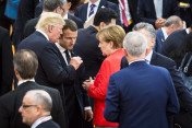 Bundeskanzlerin Angela Merkel im Gespräch vor Beginn der Auftaktsitzung des G20-Gipfels mit Donald Trump, Präsident der Vereinigten Staaten von Amerika und Emmanuel Macron, Präsident Frankreichs.