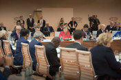 Bundeskanzlerin Angela Merkel spricht bei der ersten Arbeitssitzung der G20-Staats-und Regierungschefs und weiterer Teilnehmer zum Thema "Globales Wachstum und Handel". 