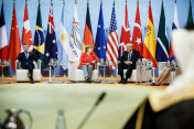 Bundeskanzlerin Angela Merkel vor Beginn eines Inoffiziellen Retreats mit dem argentinischen Präsidenten Mauricio Macri und US-Präsident Donald Trump.