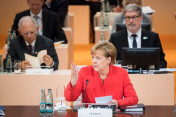 Erste Arbeitssitzung der G20-Staats-und Regierungschefs und weiterer Teilnehmer zum Thema "Globales Wachstum und Handel" unter Leitung von Bundeskanzlerin Angela Merkel.