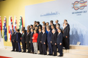 Familienfoto der G20-Staats- und Regierungschefs und der geladenen G20-Teilnehmer. 