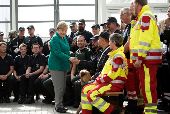 Bundeskanzlerin Angela Merkel dankt Sicherheitskräften des G20-Gipfels