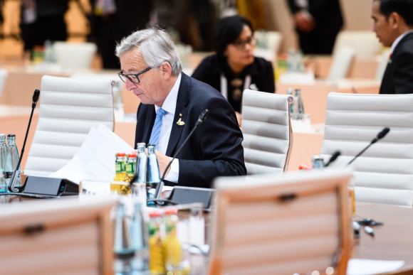 Jean-Claude Juncker, Präsident der Europäischen Kommission, zu Beginn der dritten Arbeitssitzung zum Thema Partnerschaft mit Afrika, Migration und Gesundheit.