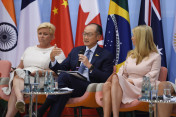 Der Präsident der Weltbank, Kim Jim Yong, eröffnet die Paneldiskussion des Women's Entrepreneurship Facility-Events.