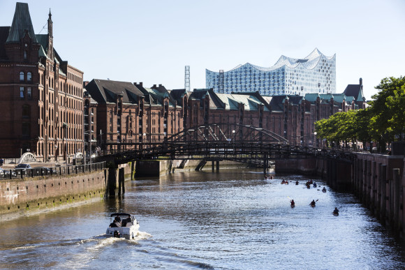 Speicherstadt und Elbphilharmonie in Hamburg.