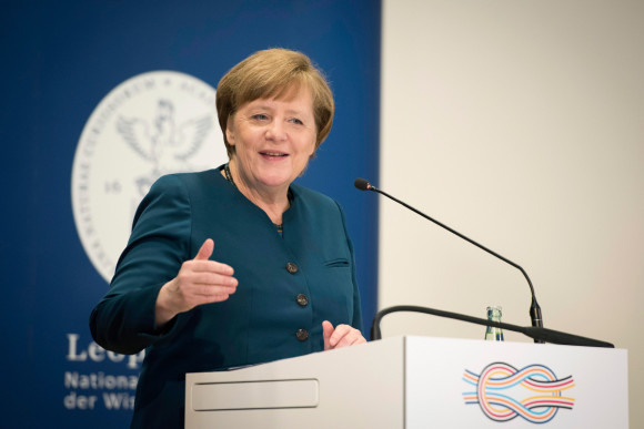 Bundeskanzlerin Angela Merkel bei einer Rede während des G20-Dialogforums 'Wissenschaft Science 20' in der Nationalen Akademie der Wissenschaften Leopoldina.