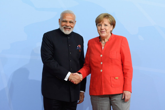 Bundeskanzlerin Angela Merkel begrüßt den indischen Premierminister Narendra Modi zum G20-Gipfel in Hamburg. 