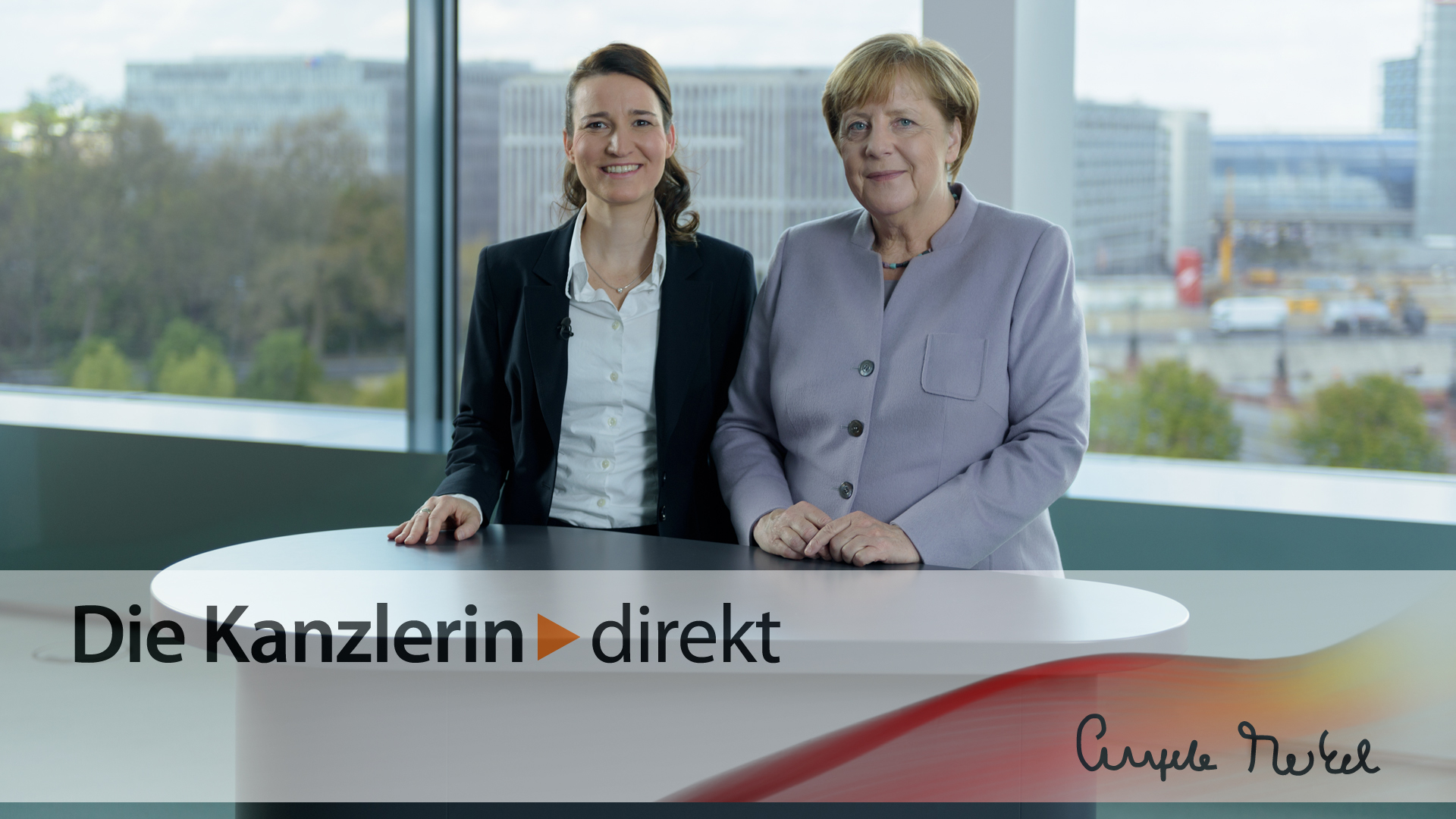 Bundeskanzlerin Merkel im Gespräch mit der Interviewpartnerin.