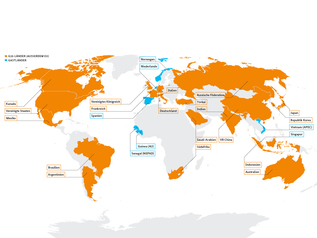 Weltkarte mit den farbig markierten Staaten der G20