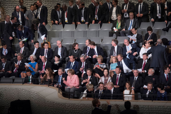 The G20 heads of state and government and their accompanying partners waiting for the concert in the Elbphilharmonie Concert Hall to start.