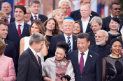 Group photo of the G20 participants and their partners in front of the Elbphilharmonie.